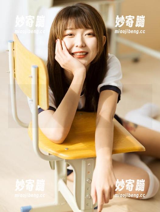 51吃瓜app：今天的爆料简直辣眼睛，不能不看，心里在默默数茶几上的瓜子。