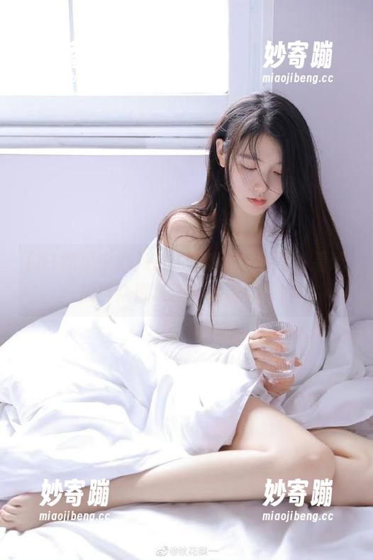 在51吃瓜中心首页，看吃瓜群众现场演绎戏精直播！