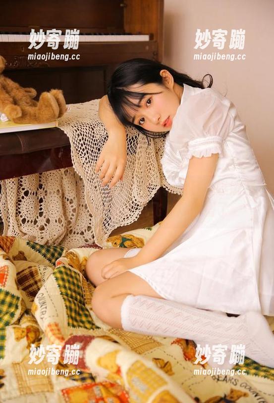 更新！51朝阳群众曝娜娜吃瓜现场，果皮乱飞，瓜都懵了