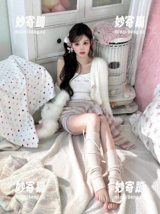 校园新鲜事不断，下载“51每日吃瓜校园”，听说那边小情侣的争执像生活剧一样有情节。