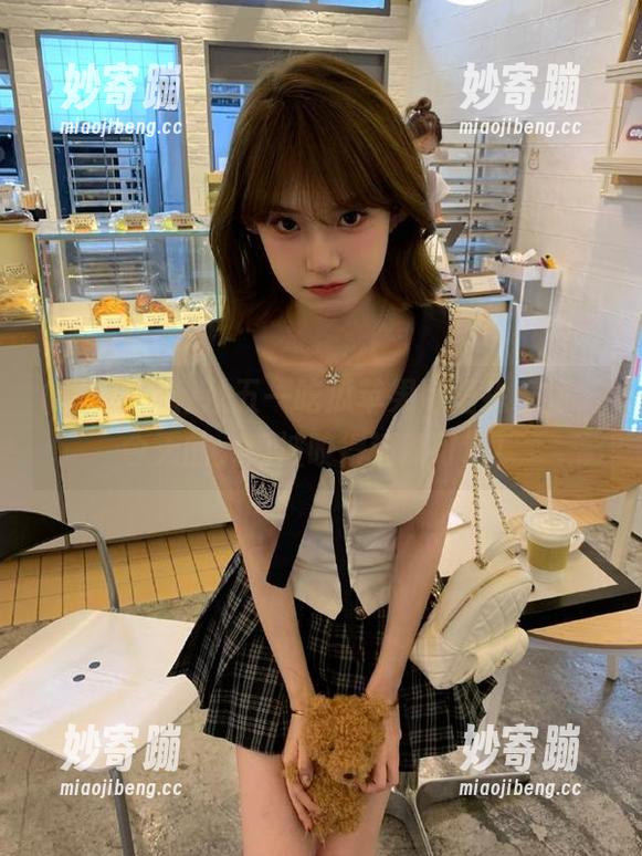 从五一吃瓜苹果版里找乐子，今天的大瓜被咬得清脆可口！