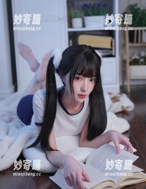 登录吃瓜天堂，假装自己在做正经事，结果不停刷瓜！