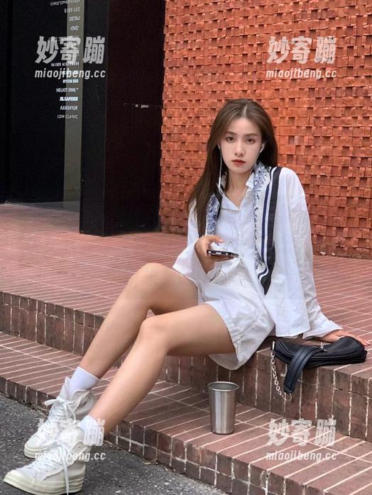 吃瓜网首页，这些视频就像一块块奖状，挂在我眼前，各种“悬念”不时引发我的怀疑。