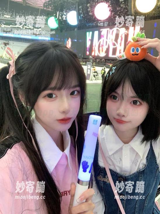 一边仰望星空，一边划‘吃瓜网站’app，今天的瓜是哪个网红的？