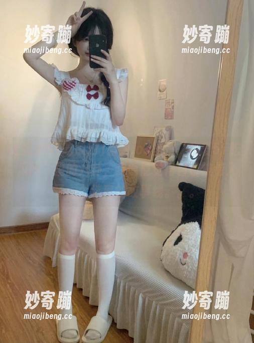 看到ios里的“我爱51吃瓜网”里的八卦，我隐隐觉得自己被卷入了一个迷离的故事线。。。