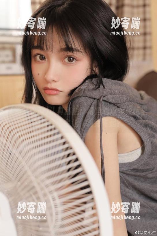 海角吃瓜 认真猜想:海角吃瓜苹果版里的瓜会不会让人嗨到飞起?