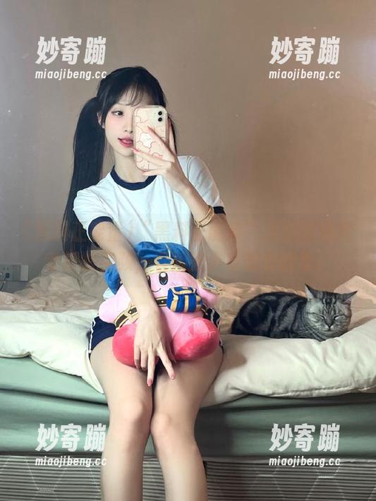 “黑料正能量”发布的烧烤老板娘视频，看她教小哥如何翻串！